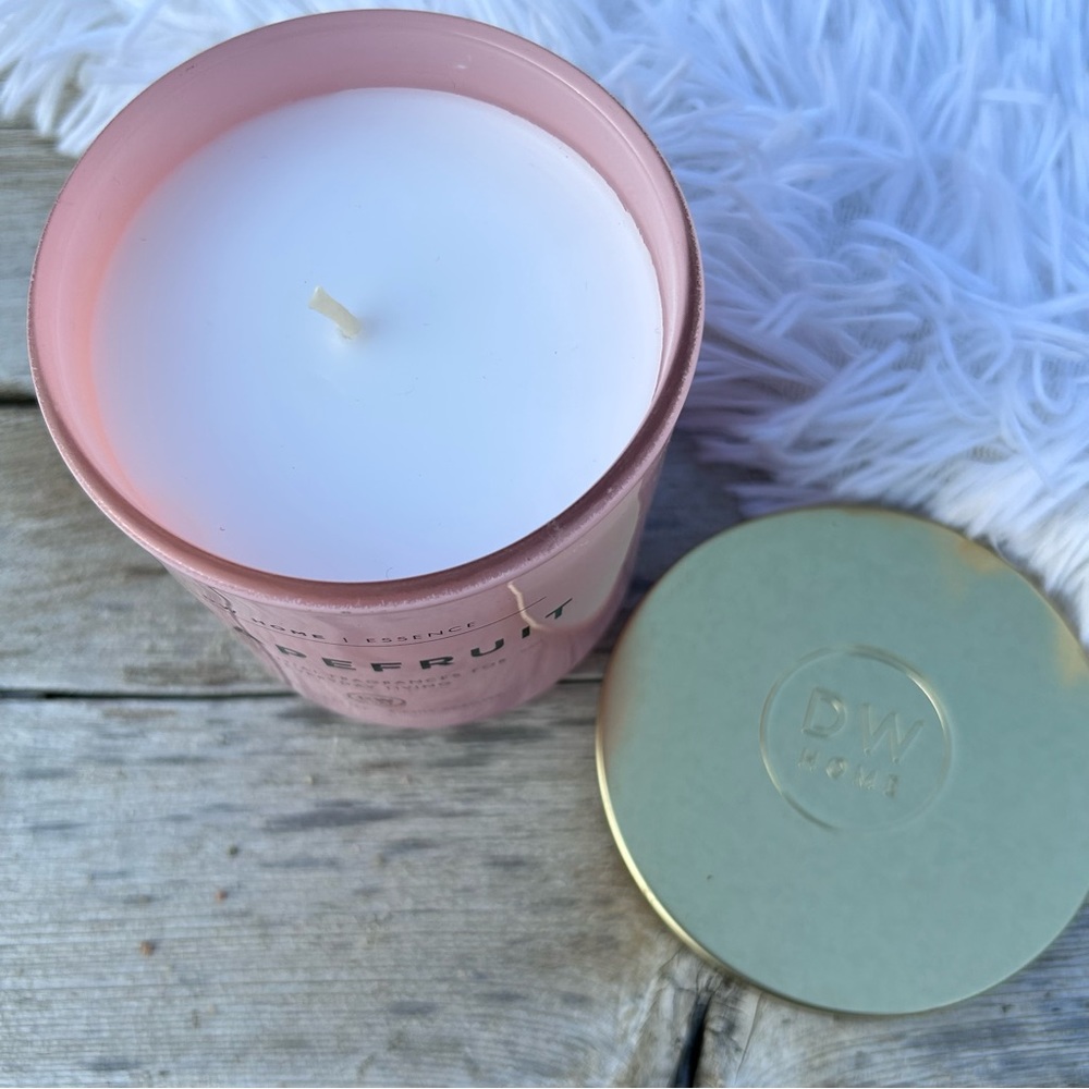 DW Home Grapefruit 9 oz Single Wick Pink Jarred Candle with Lid NEW - Picture 4 of 8